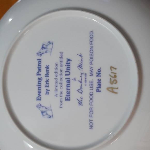 The Danbury Mint Plate Eternal Unity Collection - Picture 3 of 3